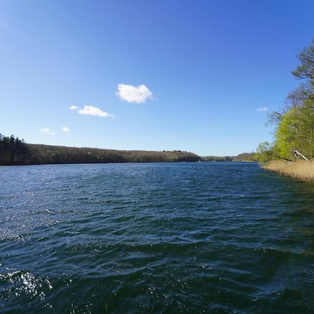 Dom Wypoczynkowy Lesny Zakatek Nad Jeziorem Goscino Bagian luar foto